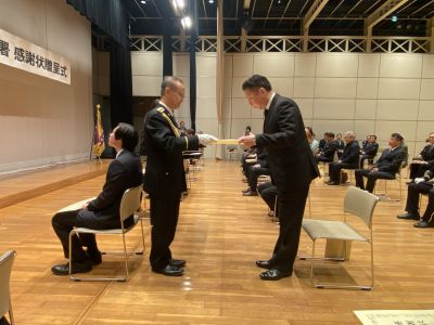 岩沼警察署長様よりひと団体ごとに丁寧にお渡しいただきました